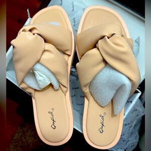 New Qupid Blush Twist Strap Slide Sandals Women’s Size 9 - Super Comfy